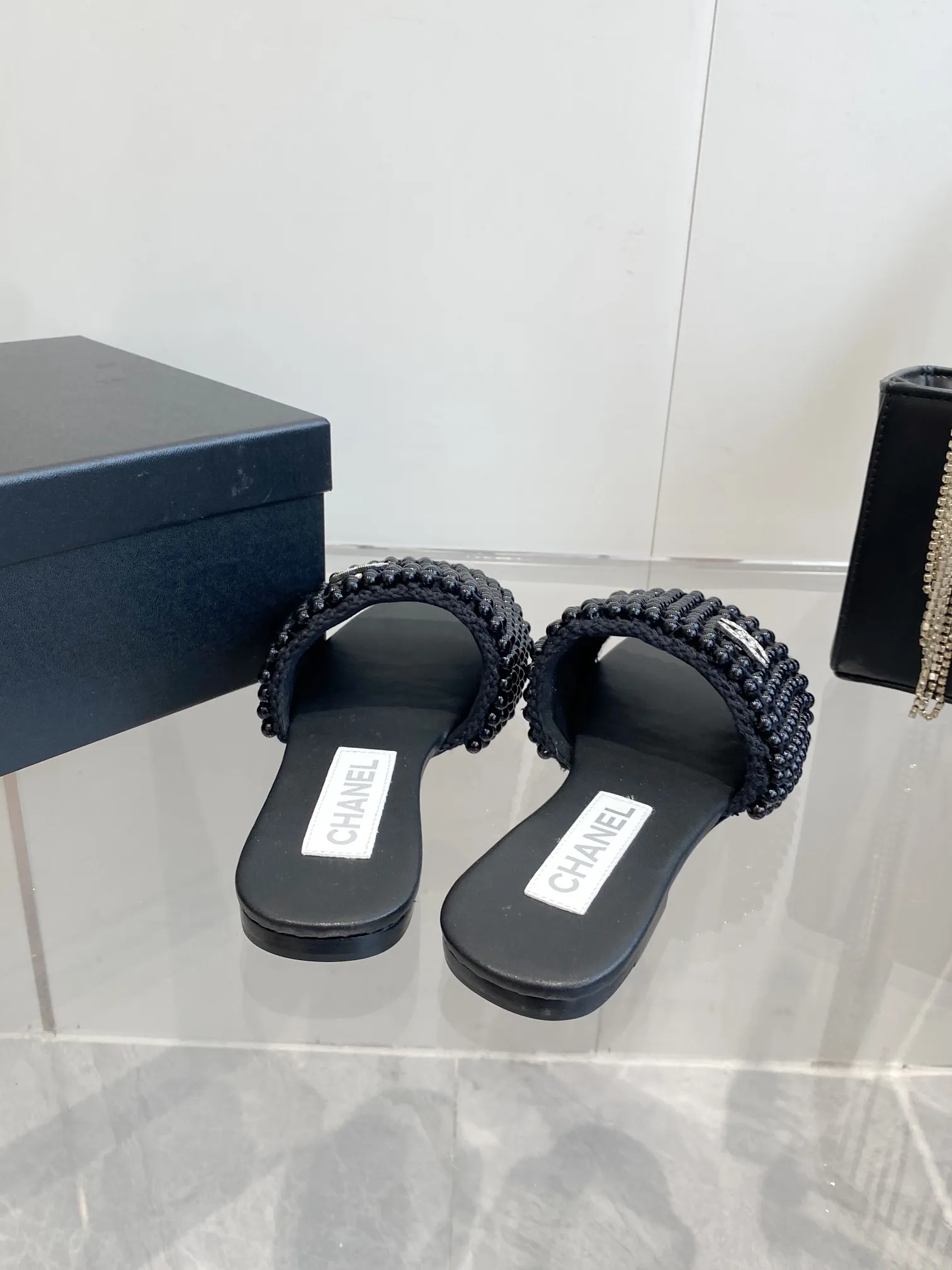 👟👟Ex-factory price 600👟👟 Chanel Xiaoxiang 2️⃣5️⃣ss spring and summer vacation pearl lazy slippers, simple and versatile, super beautiful on the feet, no matter how you look at it, they are super beautiful #仙女SLANDALS #women's sandals #Chanel #小香